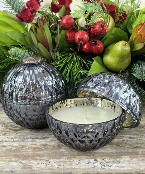 North Sky Candle - Notes of citrus, festive fir, woodsy birch and ebony